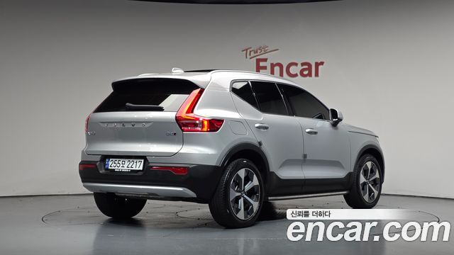 Volvo XC40 B4 Ultimate Bright 2023 — фото 2
