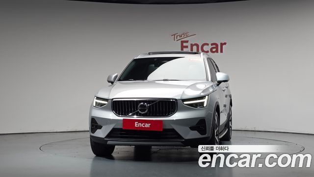 Volvo XC40 B4 Ultimate Bright 2023 — фото 3