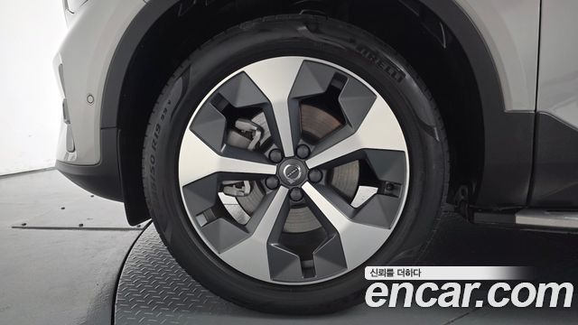 Volvo XC40 B4 Ultimate Bright 2023 — фото 5