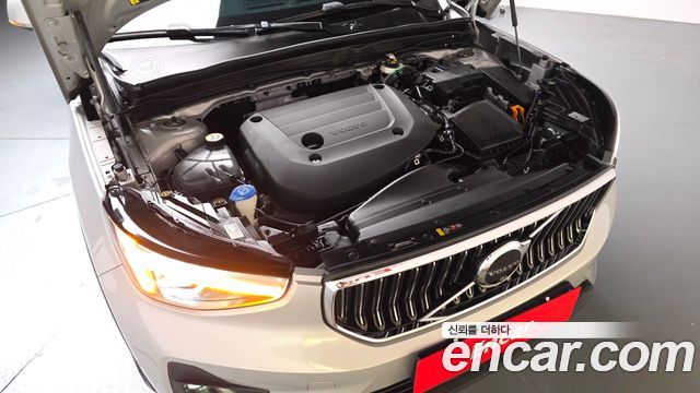 Volvo XC40 B4 Ultimate Bright 2023 — фото 6