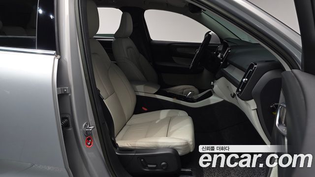 Volvo XC40 B4 Ultimate Bright 2023 — фото 11