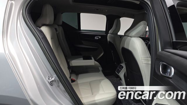 Volvo XC40 B4 Ultimate Bright 2023 — фото 12