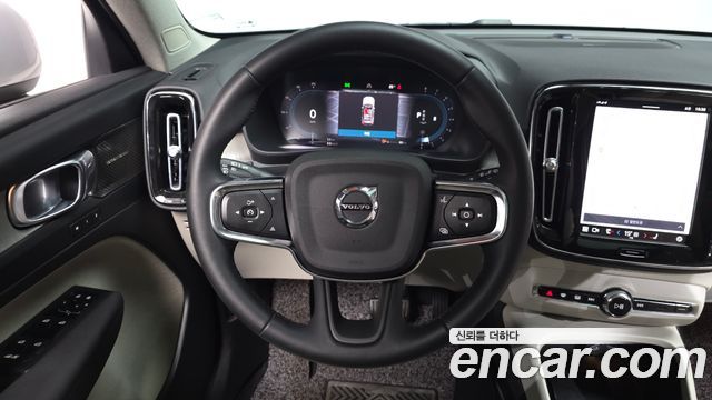 Volvo XC40 B4 Ultimate Bright 2023 — фото 13