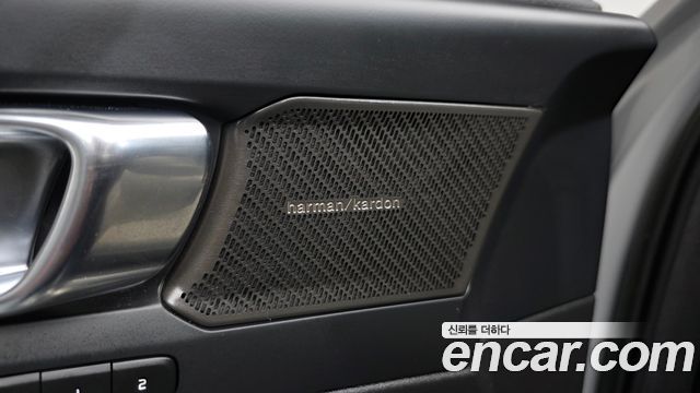 Volvo XC40 B4 Ultimate Bright 2023 — фото 19