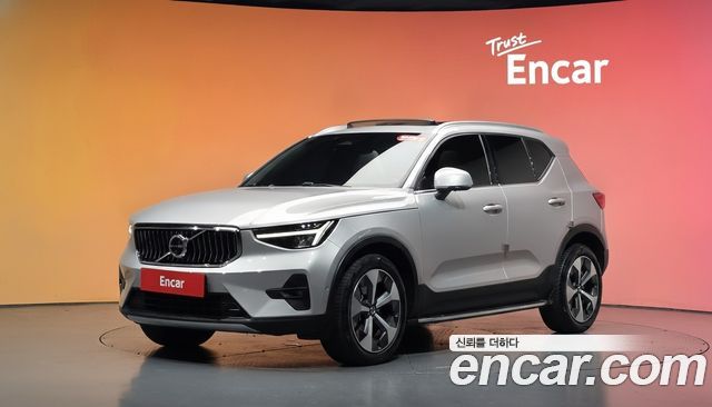 Volvo XC40 B4 Ultimate Bright 2023 — фото 1