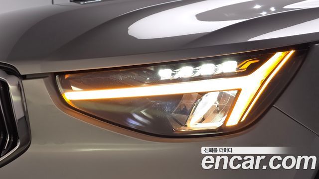 Volvo XC40 B4 Ultimate Bright 2023 — фото 22
