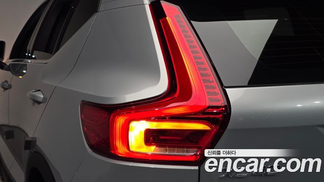 Volvo XC40 B4 Ultimate Bright 2023 — фото 23