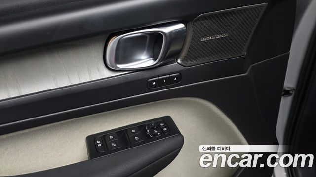 Volvo XC40 B4 Ultimate Bright 2023 — фото 24