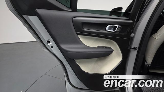 Volvo XC40 B4 Ultimate Bright 2023 — фото 25