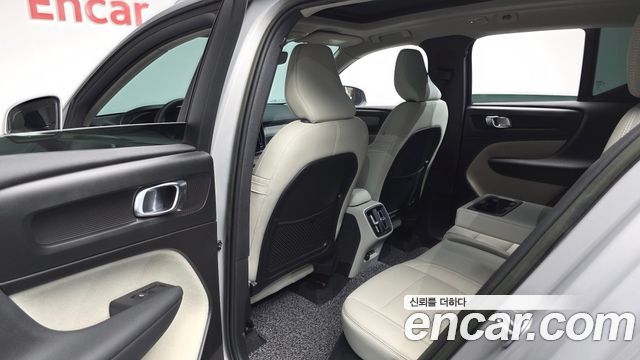 Volvo XC40 B4 Ultimate Bright 2023 — фото 26