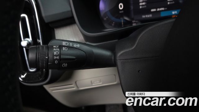 Volvo XC40 B4 Ultimate Bright 2023 — фото 32
