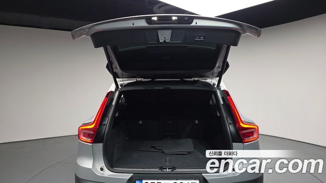 Volvo XC40 B4 Ultimate Bright 2023 — фото 35