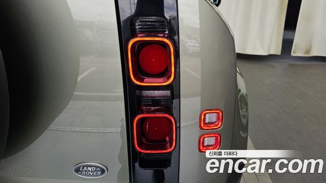 Land Rover Defender (L663) 110 D240 SE 2020 — фото 23