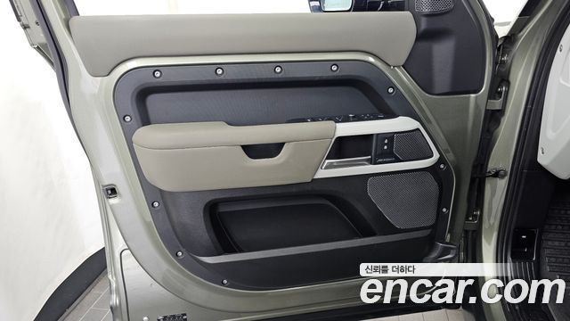 Land Rover Defender (L663) 110 D240 SE 2020 — фото 24