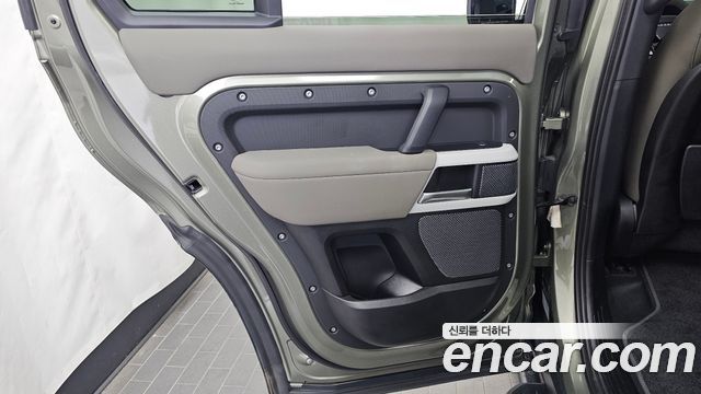 Land Rover Defender (L663) 110 D240 SE 2020 — фото 25