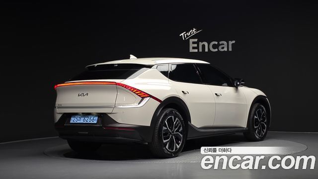 Kia EV6 Standard 4WD Air 2023 — фото 2