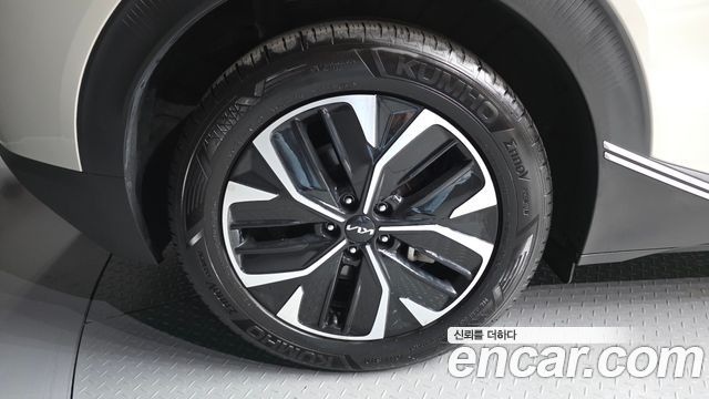 Kia EV6 Standard 4WD Air 2023 — фото 5