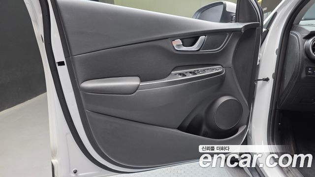 Hyundai Kona Gasoline 2.0 2WD Modern 2023 — фото 24
