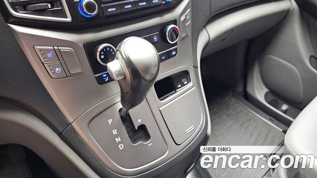 Hyundai Grand Starex Van 5-Seater Modern 2020 — фото 9