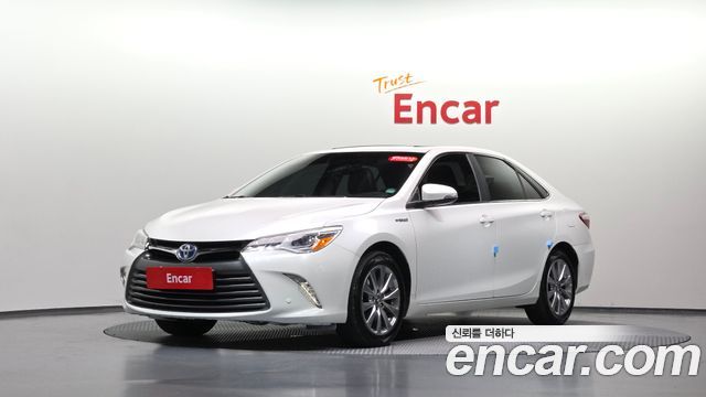 Toyota Camry Hybrid XLE 2017 — фото 11