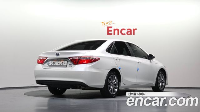 Toyota Camry Hybrid XLE 2017 — фото 2