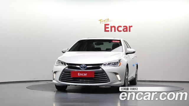 Toyota Camry Hybrid XLE 2017 — фото 3