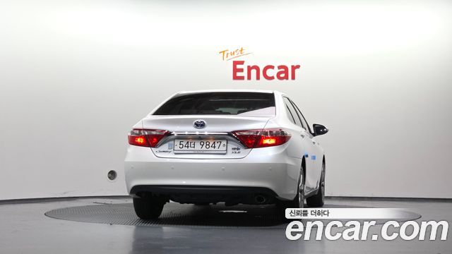 Toyota Camry Hybrid XLE 2017 — фото 4