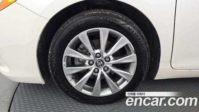 Toyota Camry Hybrid XLE 2017 — фото 5