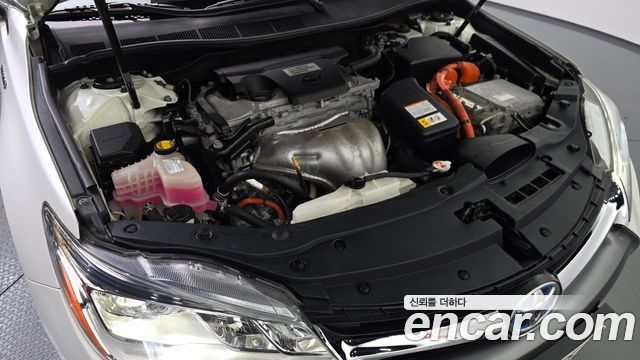 Toyota Camry Hybrid XLE 2017 — фото 6