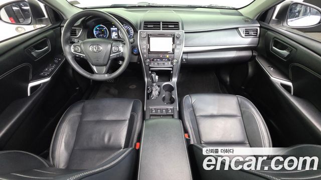 Toyota Camry Hybrid XLE 2017 — фото 7