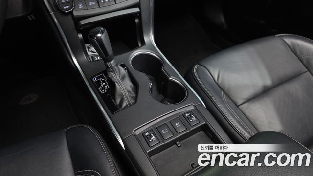 Toyota Camry Hybrid XLE 2017 — фото 9