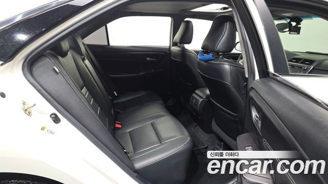 Toyota Camry Hybrid XLE 2017 — фото 16