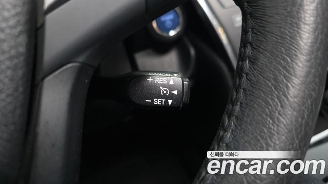 Toyota Camry Hybrid XLE 2017 — фото 18