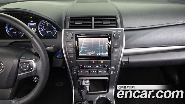 Toyota Camry Hybrid XLE 2017 — фото 19