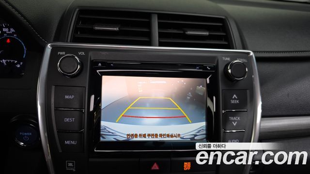 Toyota Camry Hybrid XLE 2017 — фото 20