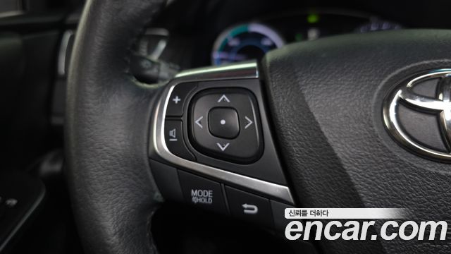 Toyota Camry Hybrid XLE 2017 — фото 36