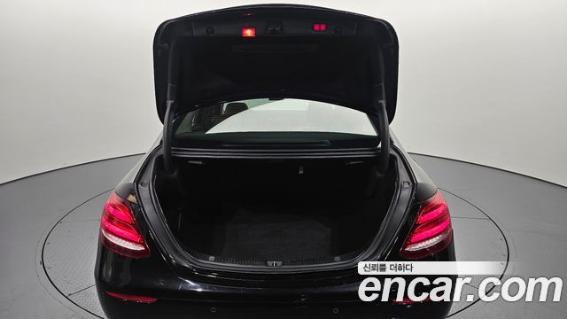 Mercedes-Benz E-Class (W213) E300 4MATIC Exclusive Standard 2018 — фото 19