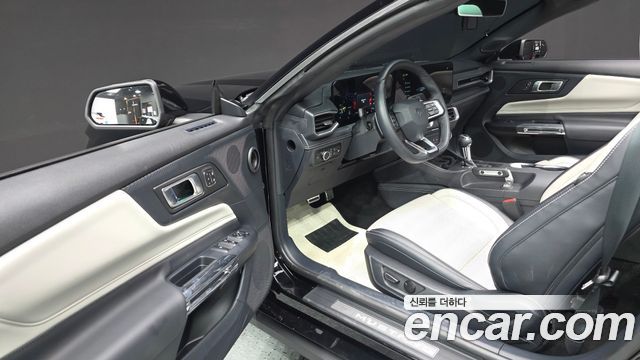 Ford Mustang (VII) 2.3 Ecoboost Premium Convertible 2024 — фото 10