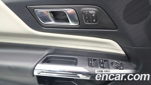 Ford Mustang (VII) 2.3 Ecoboost Premium Convertible 2024 — фото 27