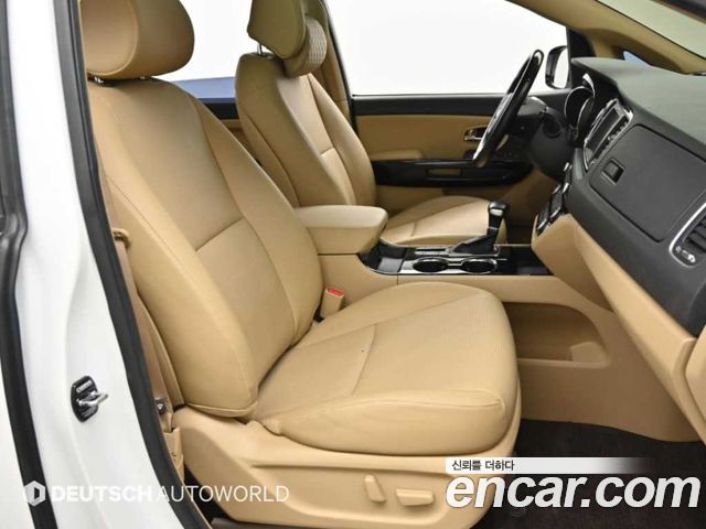 Kia Carnival 9-Seater Prstige 2019 — фото 10