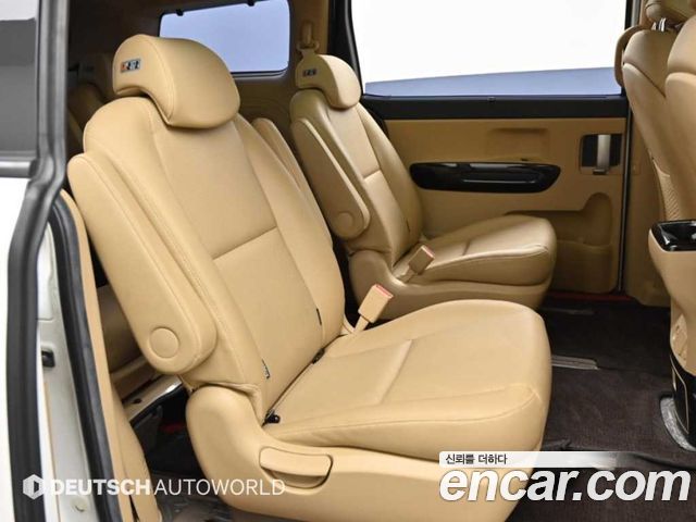 Kia Carnival 9-Seater Prstige 2019 — фото 16