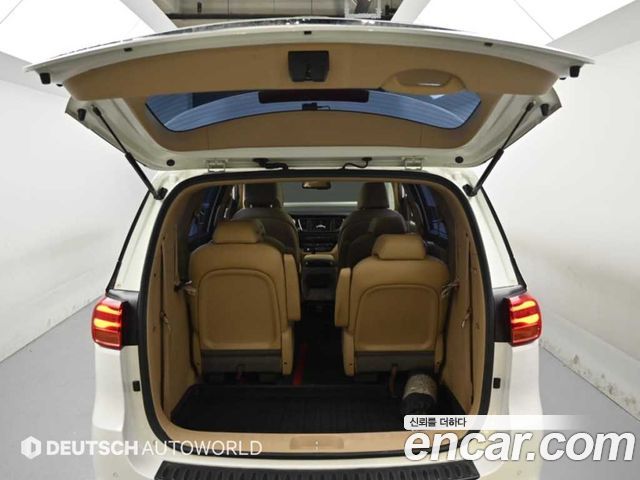 Kia Carnival 9-Seater Prstige 2019 — фото 23