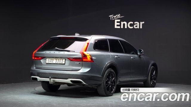 Volvo V90 Cross Country D5 PRO AWD 2018 — фото 2