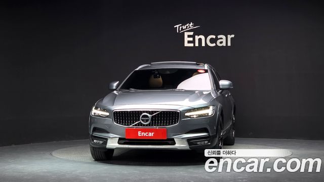 Volvo V90 Cross Country D5 PRO AWD 2018 — фото 3