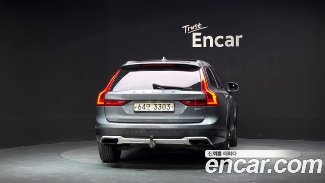 Volvo V90 Cross Country D5 PRO AWD 2018 — фото 4