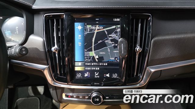 Volvo V90 Cross Country D5 PRO AWD 2018 — фото 17