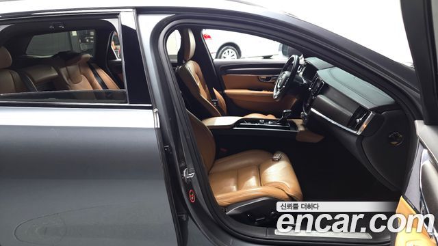 Volvo V90 Cross Country D5 PRO AWD 2018 — фото 32