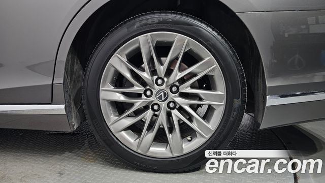 Lexus LS500 (V) 3.5 Luxury AWD 2020 — фото 21