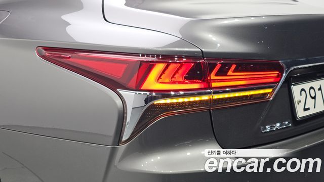 Lexus LS500 (V) 3.5 Luxury AWD 2020 — фото 23