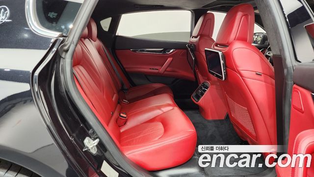 Maserati Quattroporte S Q4 3.0 V6 Gransport 2017 — фото 12